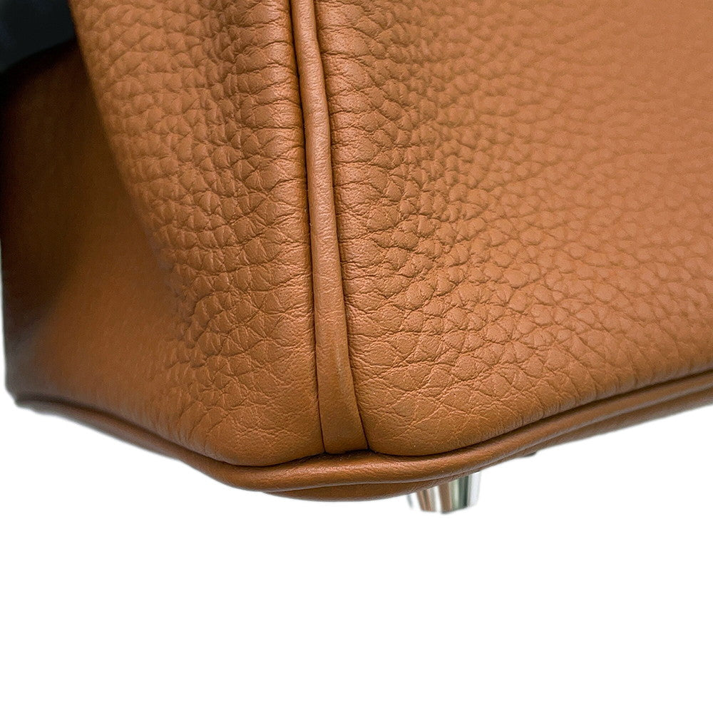 Close-up inspection of lower corner leather piping on Hermès Birkin 25